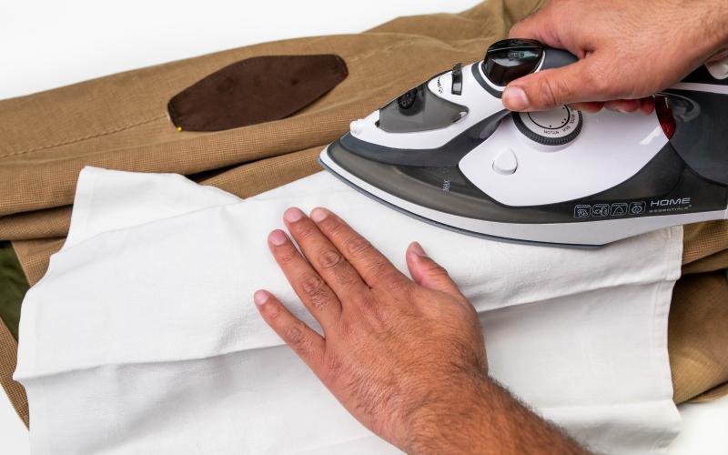 Pegar las coderas con la plancha